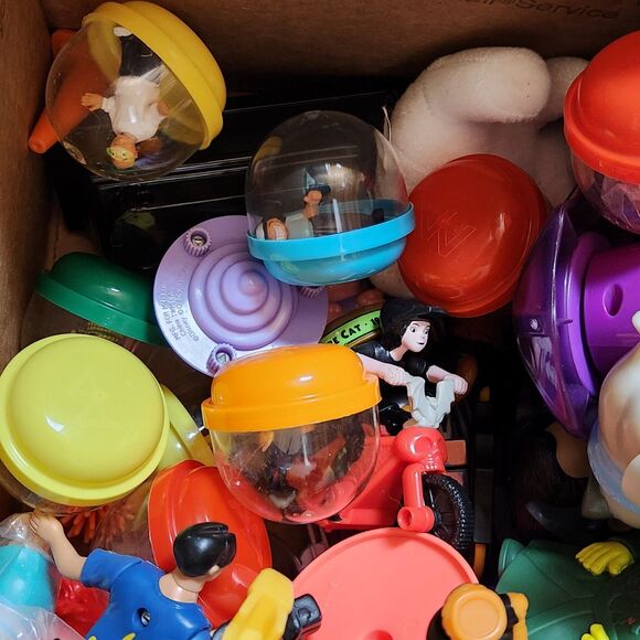 Box of Small Toys – Mixed Lot – McDonald’s & Knick-Knacks – 5 lbs - Picture 4 of 10